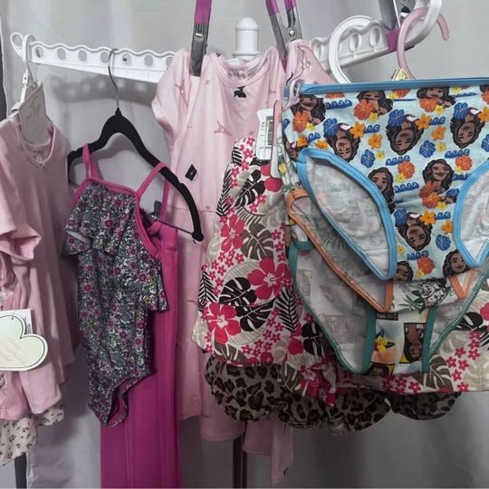 Lot of girls size 4 clothes- 12 pieces- new
